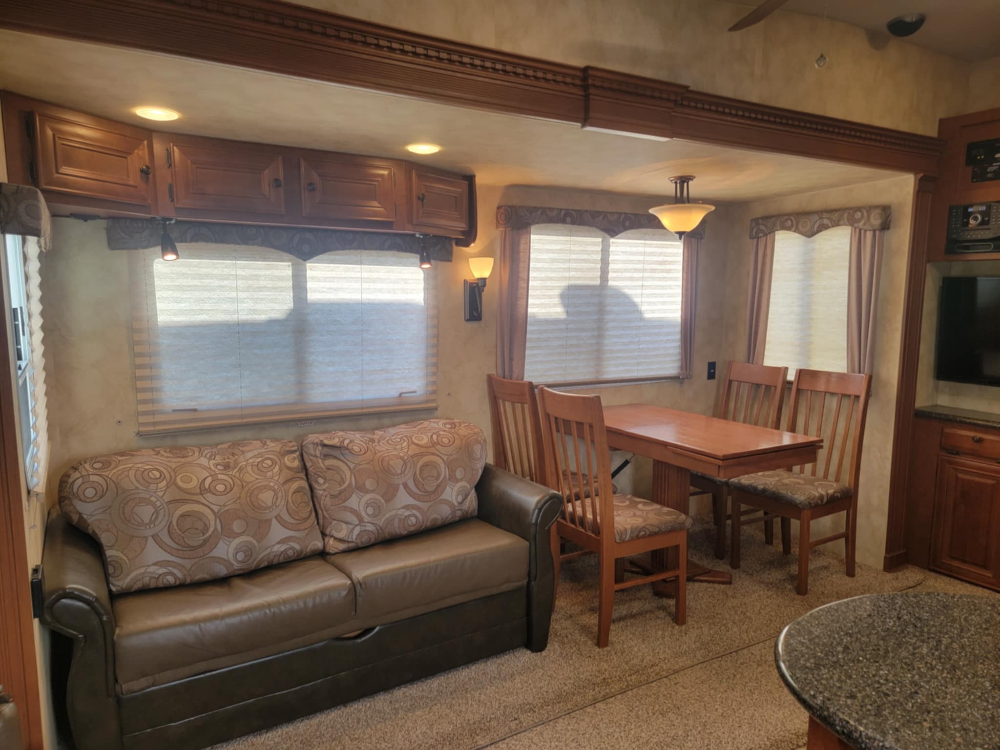 2015 ARCTIC FOX 29-5T FOUR SEASON FIFTH WHEEL
