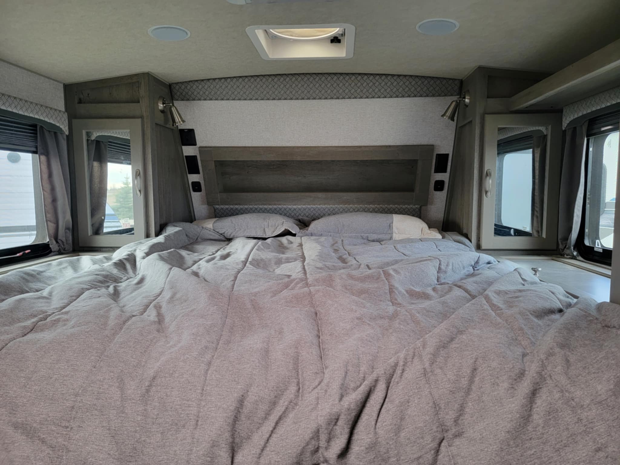 2024 ARCTIC FOX 1150 LONG BOX FOUR SEASON TRUCK CAMPER